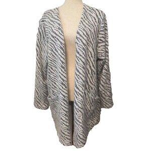 Maurices Fuzzy Kimono Sweater Cardigan Women’s Sz 2X White Black Zebra Pockets